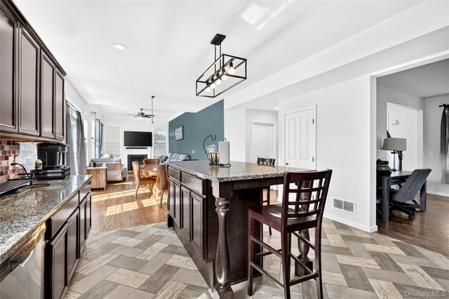 14 Hopkins Court, Washingtonville, NY 10992