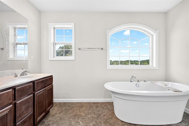 14 Hopkins Court, Washingtonville, NY 10992