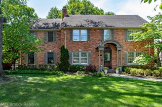 26255 Pembroke Road, Huntington Woods, MI 48070