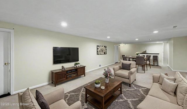 3318 Hunsinger Ln, Louisville, KY 40220