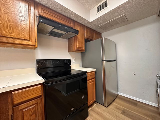 3416 Country Club Drive W 123, Irving, TX 75038