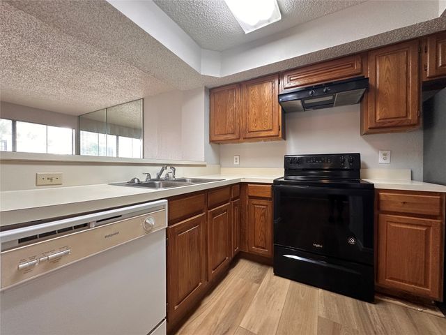 3416 Country Club Drive W 123, Irving, TX 75038