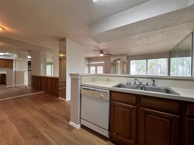 3416 Country Club Drive W 123, Irving, TX 75038