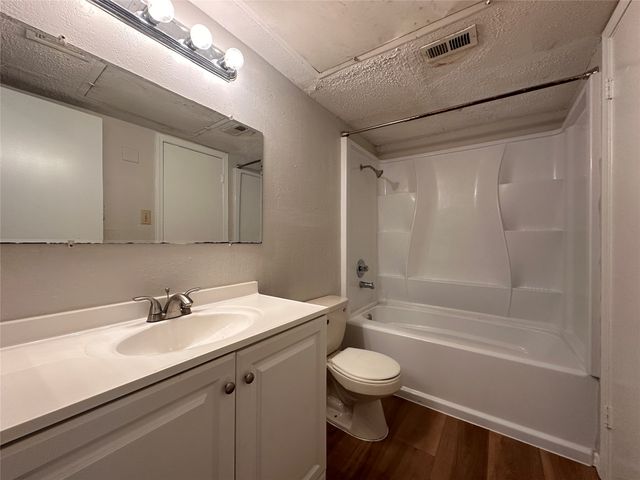 3416 Country Club Drive W 123, Irving, TX 75038