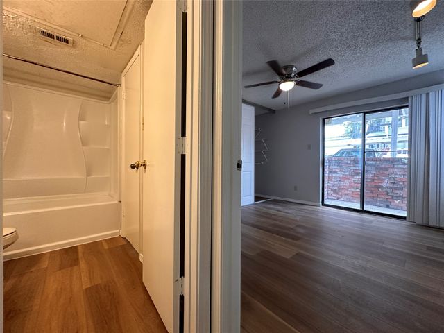 3416 Country Club Drive W 123, Irving, TX 75038