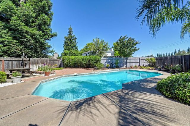 8829 Wetherly Ct, Elk Grove, CA 95624