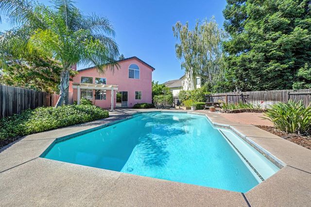 8829 Wetherly Ct, Elk Grove, CA 95624