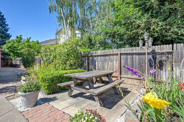 8829 Wetherly Ct, Elk Grove, CA 95624