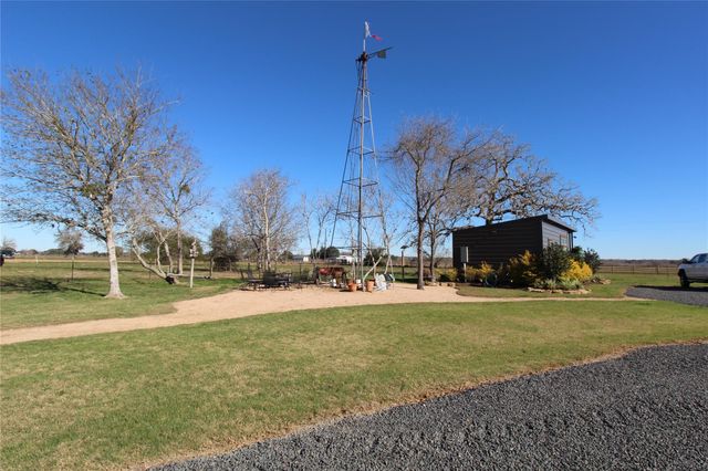 1524 Shaws Bend Road, Columbus, TX 78934