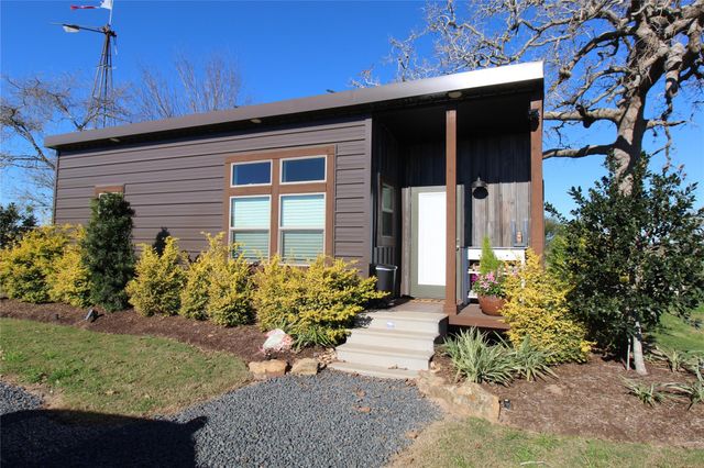 1524 Shaws Bend Road, Columbus, TX 78934