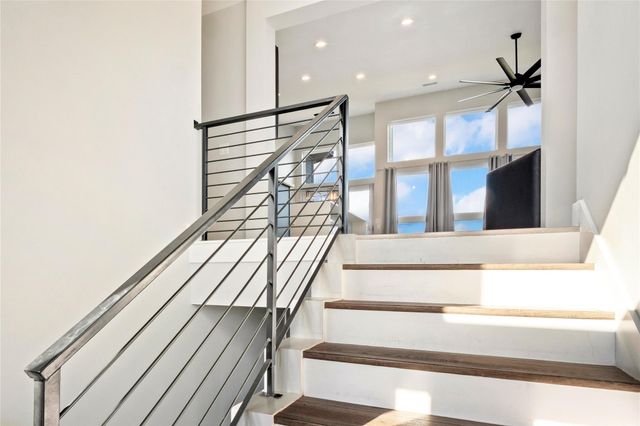 300 Summit Ridge DR N, Point Venture, TX 78645