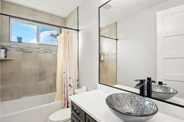 300 Summit Ridge DR N, Point Venture, TX 78645