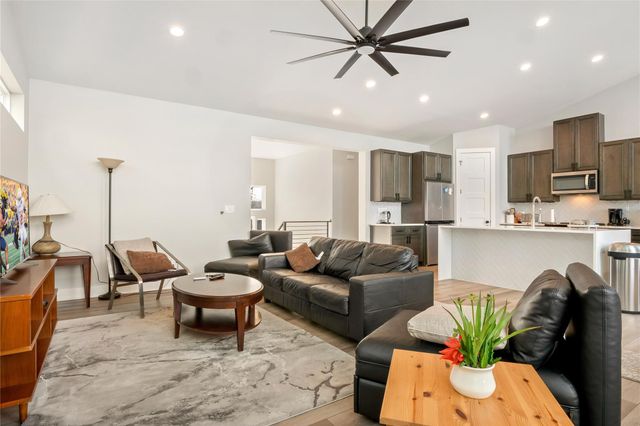 300 Summit Ridge DR N, Point Venture, TX 78645