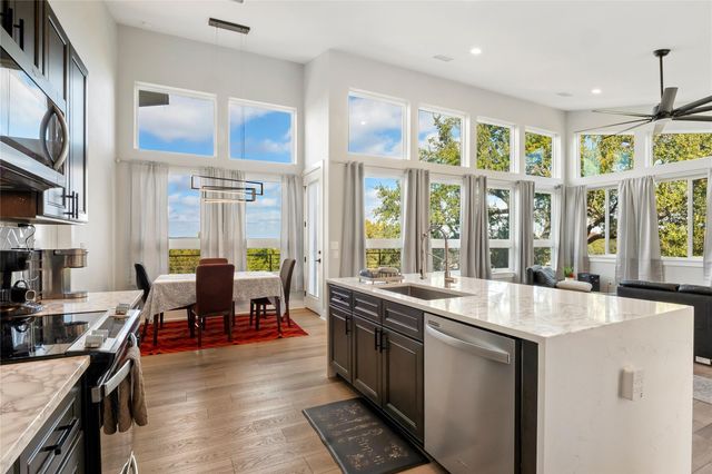 300 Summit Ridge DR N, Point Venture, TX 78645