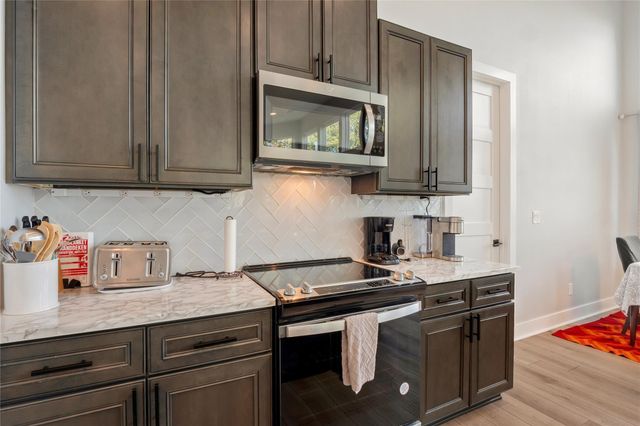 300 Summit Ridge DR N, Point Venture, TX 78645