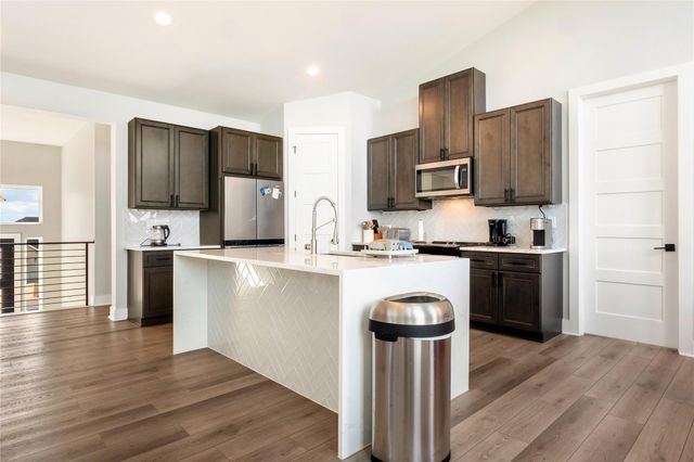 300 Summit Ridge DR N, Point Venture, TX 78645