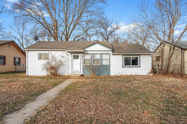 209 Trout Ave, Haysville, KS 67060