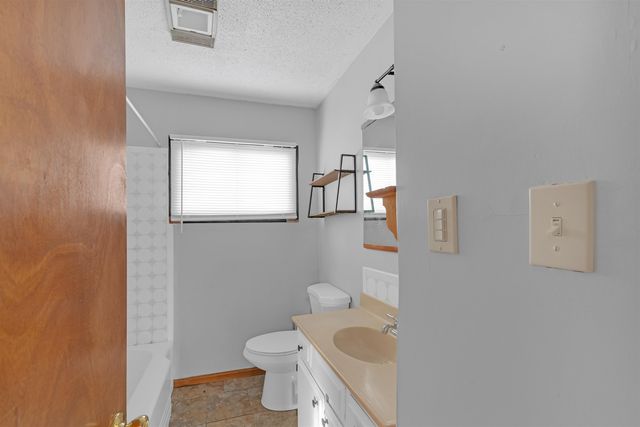 209 Trout Ave, Haysville, KS 67060