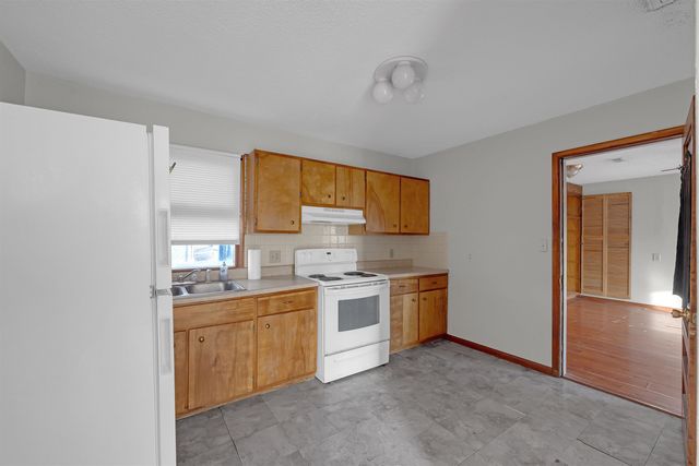 209 Trout Ave, Haysville, KS 67060