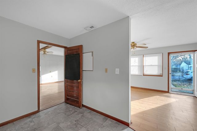 209 Trout Ave, Haysville, KS 67060