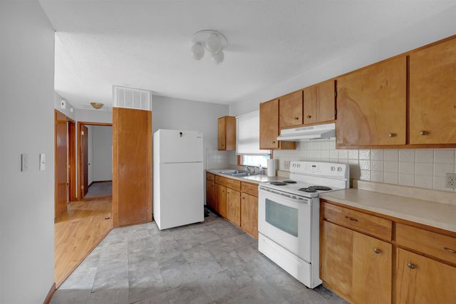 209 Trout Ave, Haysville, KS 67060