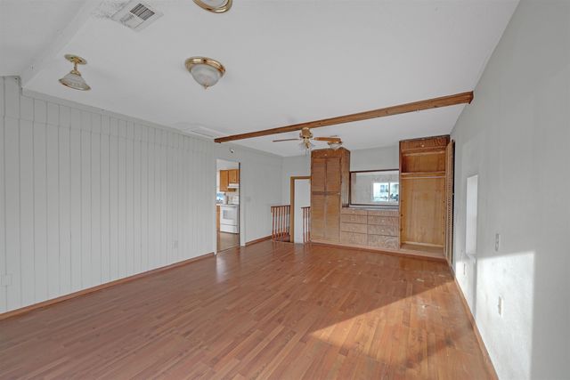 209 Trout Ave, Haysville, KS 67060