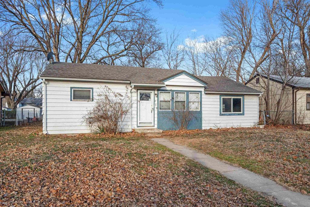209 Trout Ave, Haysville, KS 67060