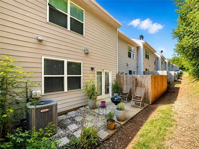 6396 Kennonbriar Court, Lithonia, GA 30058