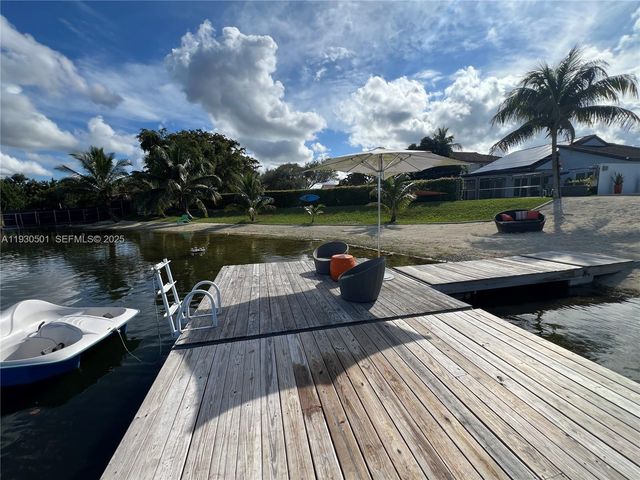 6101 SW 153rd Ct Rd, Miami, FL 33193