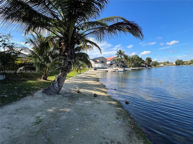 6101 SW 153rd Ct Rd, Miami, FL 33193