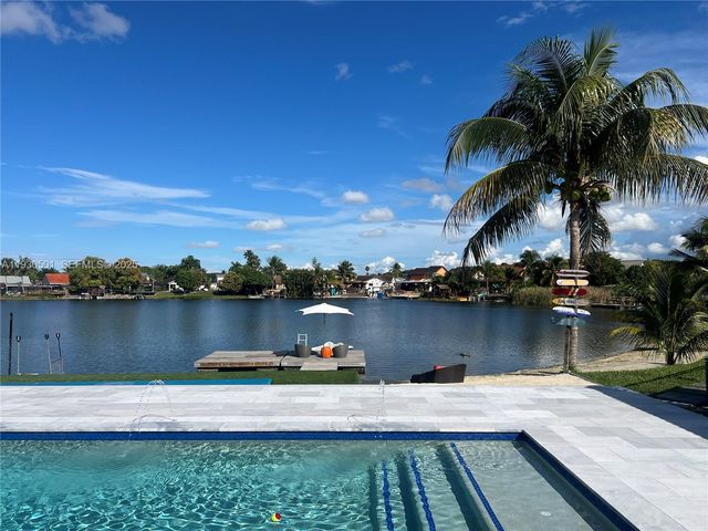 6101 SW 153rd Ct Rd, Miami, FL 33193