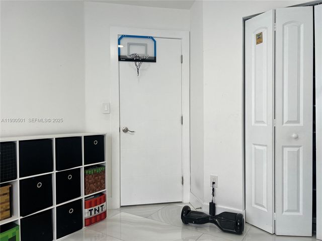 6101 SW 153rd Ct Rd, Miami, FL 33193