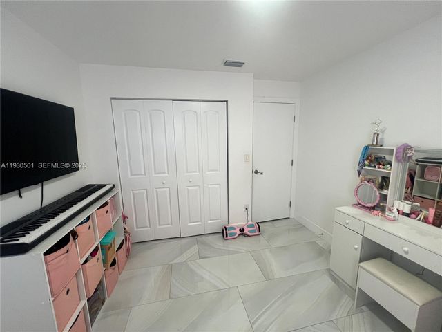 6101 SW 153rd Ct Rd, Miami, FL 33193