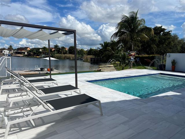 6101 SW 153rd Ct Rd, Miami, FL 33193