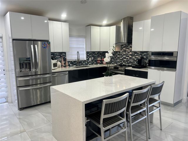 6101 SW 153rd Ct Rd, Miami, FL 33193