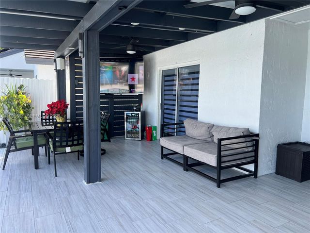 6101 SW 153rd Ct Rd, Miami, FL 33193