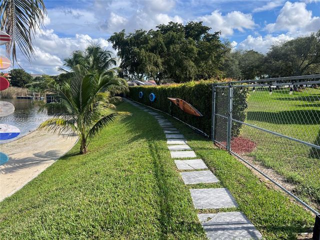 6101 SW 153rd Ct Rd, Miami, FL 33193