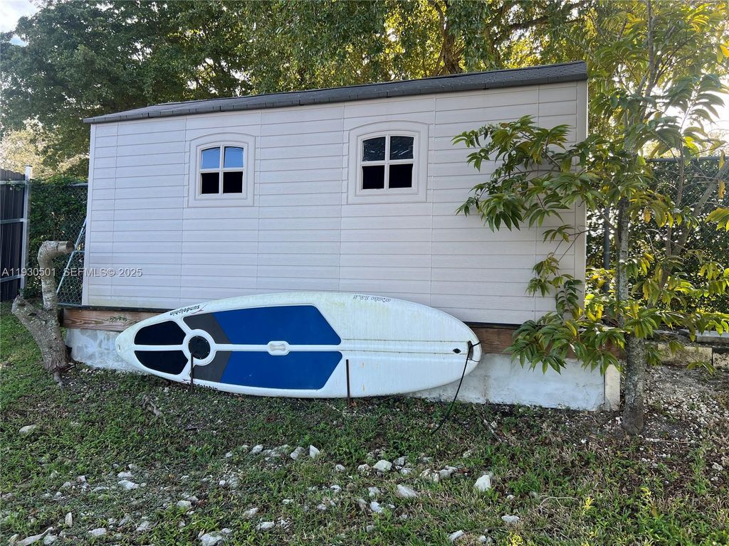 Image 19 of property listing at 6101 SW 153rd Ct Rd, Miami, FL 33193