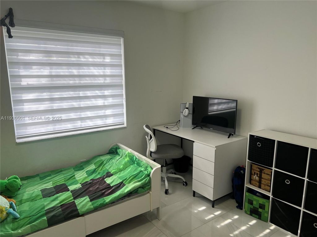 Image 23 of property listing at 6101 SW 153rd Ct Rd, Miami, FL 33193