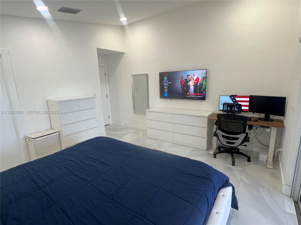 Image 35 of property listing at 6101 SW 153rd Ct Rd, Miami, FL 33193