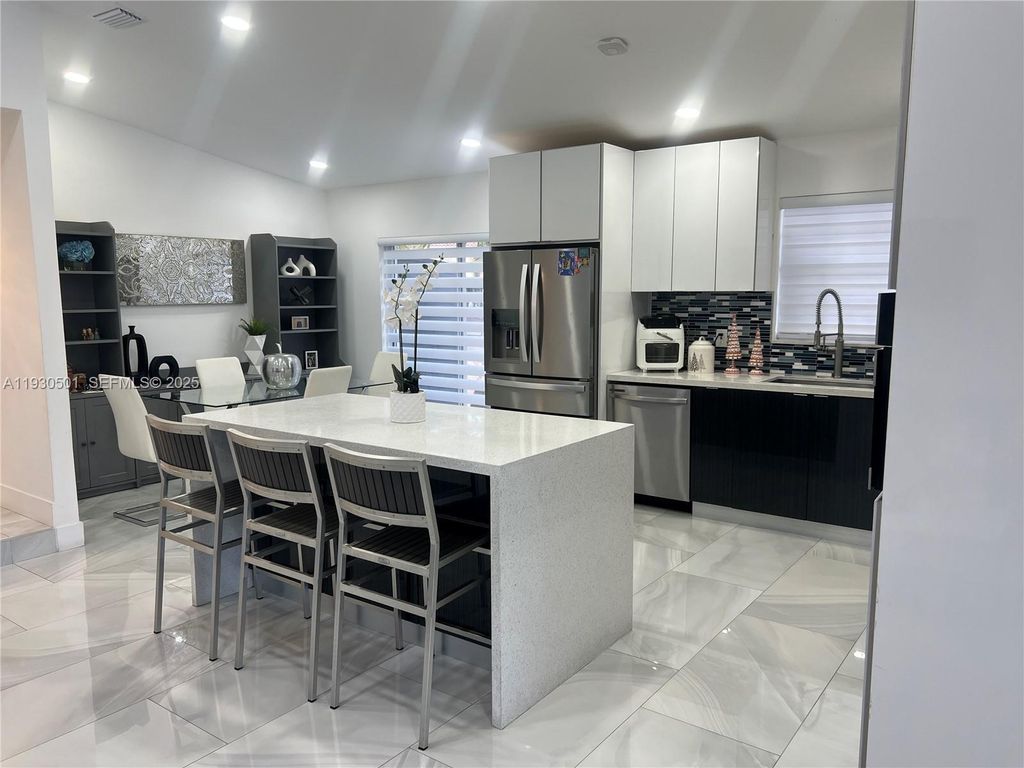 Image 41 of property listing at 6101 SW 153rd Ct Rd, Miami, FL 33193