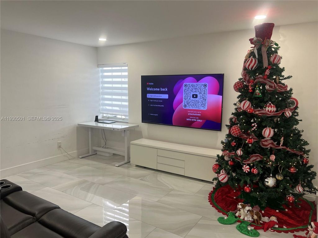 Image 42 of property listing at 6101 SW 153rd Ct Rd, Miami, FL 33193