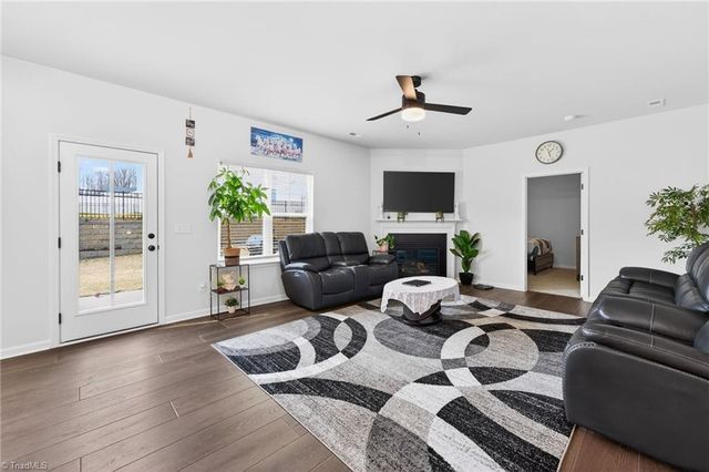 1975 Watkins Landing Drive, Kernersville, NC 27284