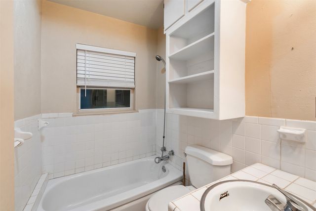 220 Hillcrest Drive, Tool, TX 75143