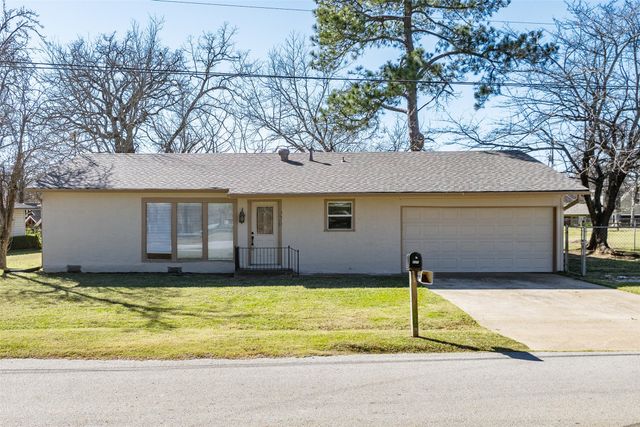 220 Hillcrest Drive, Tool, TX 75143