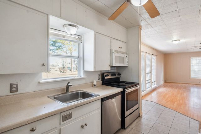 220 Hillcrest Drive, Tool, TX 75143