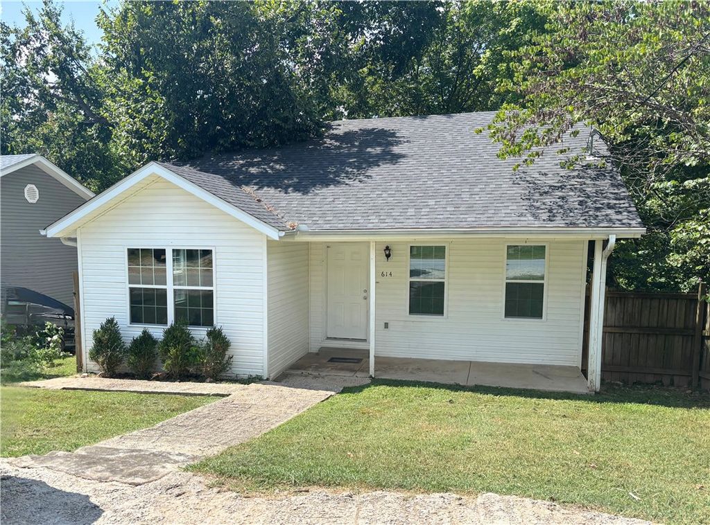 614 S Cresent Street, Rogers, AR 72756