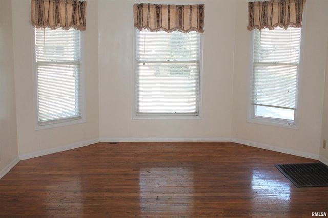 701 W CHERRY Street 1, Carbondale, IL 62901