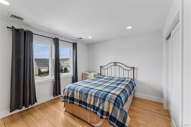 207 Pershing Parkway, Mineola, NY 11501