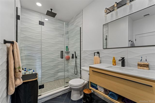 207 Pershing Parkway, Mineola, NY 11501